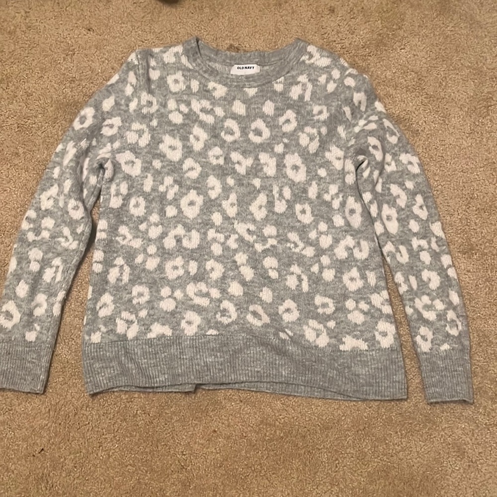 Old navy crew neck sweater!